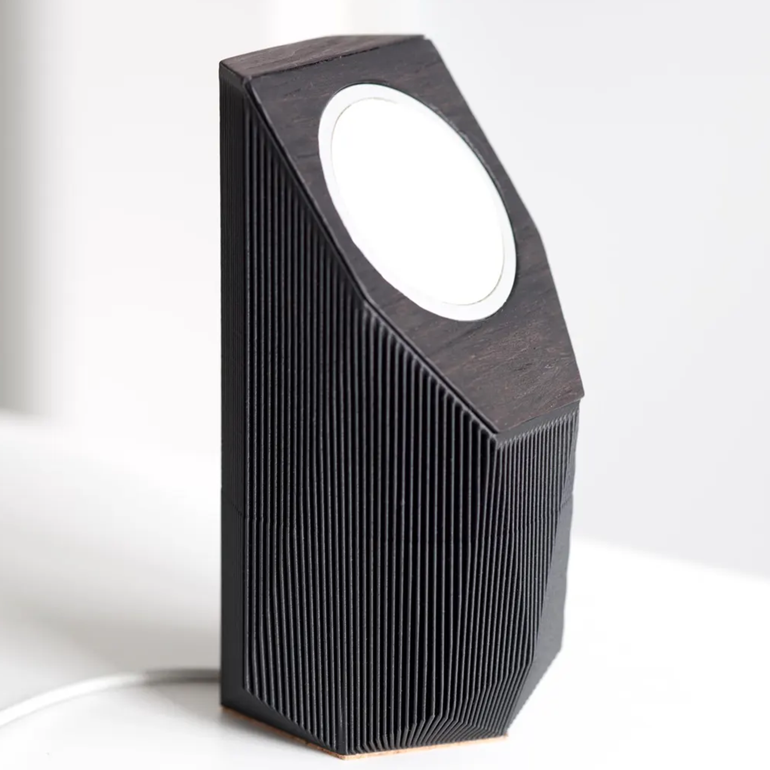 Geometric Ridged Magnetic Wireless Charging Dock, Vertical Smartphone Holder Optimized For Horizontal Screen Display